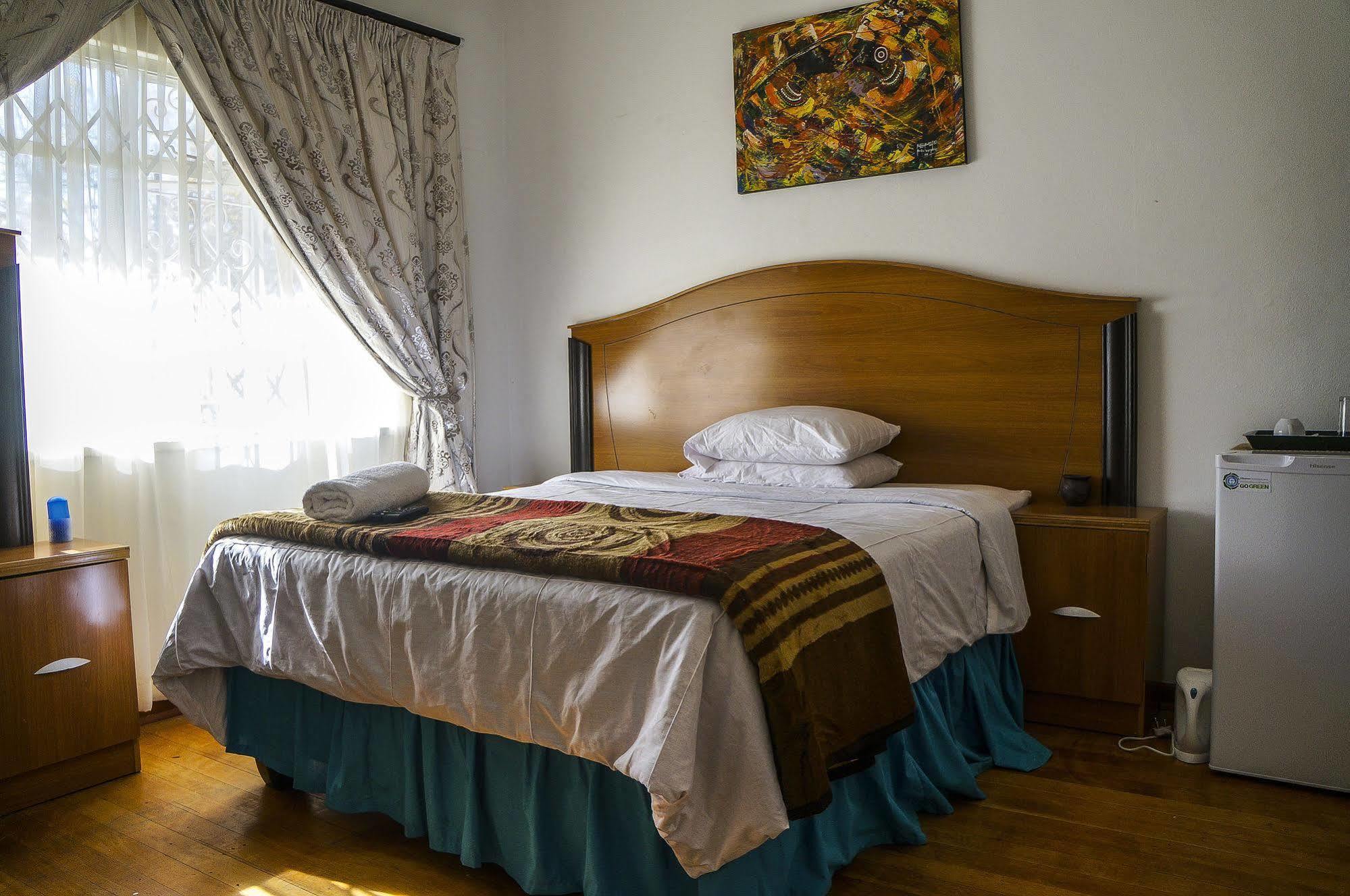 Acn International Regency Lodge Κέμπτον Παρκ Εξωτερικό φωτογραφία