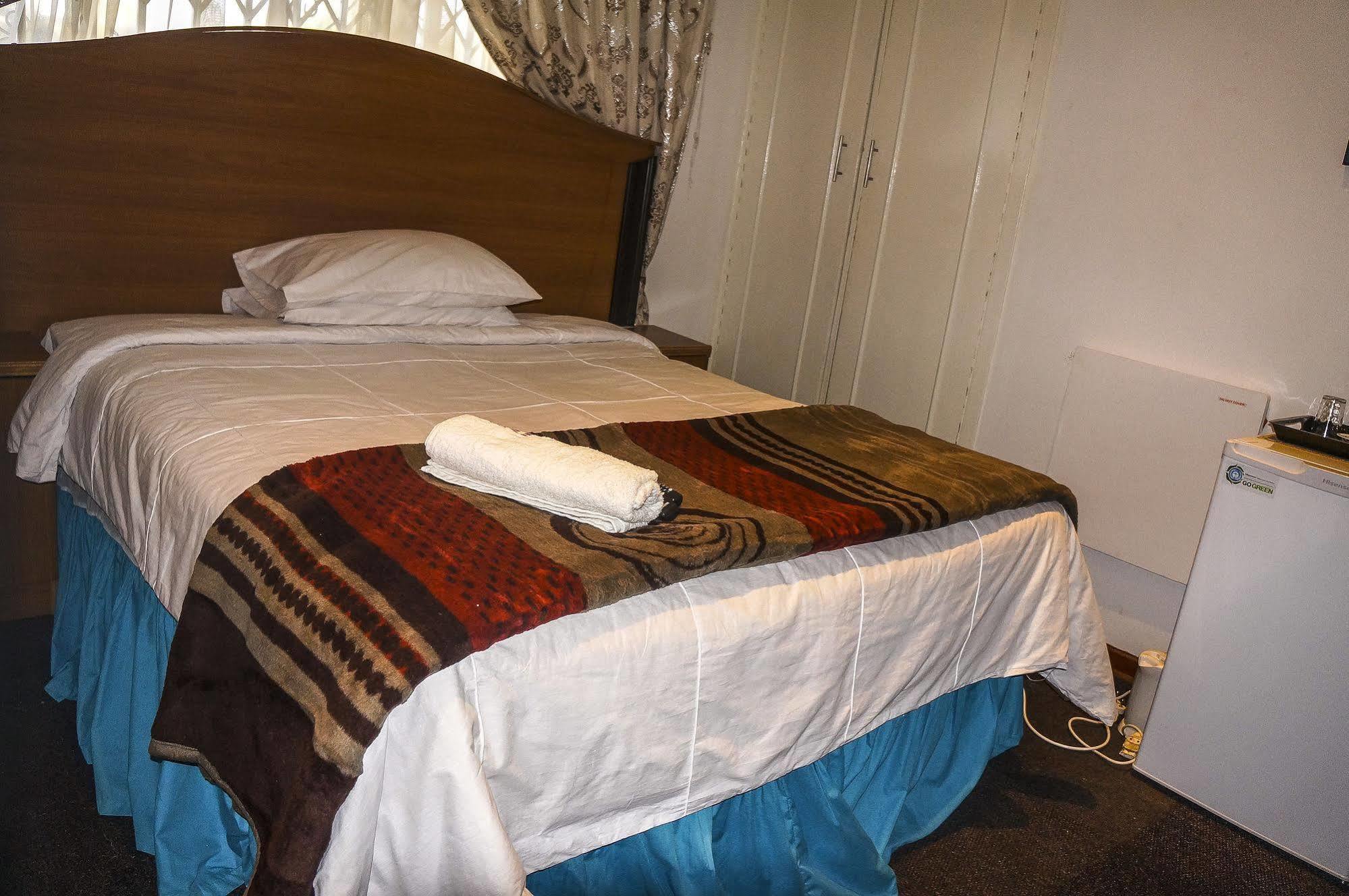 Acn International Regency Lodge Κέμπτον Παρκ Εξωτερικό φωτογραφία