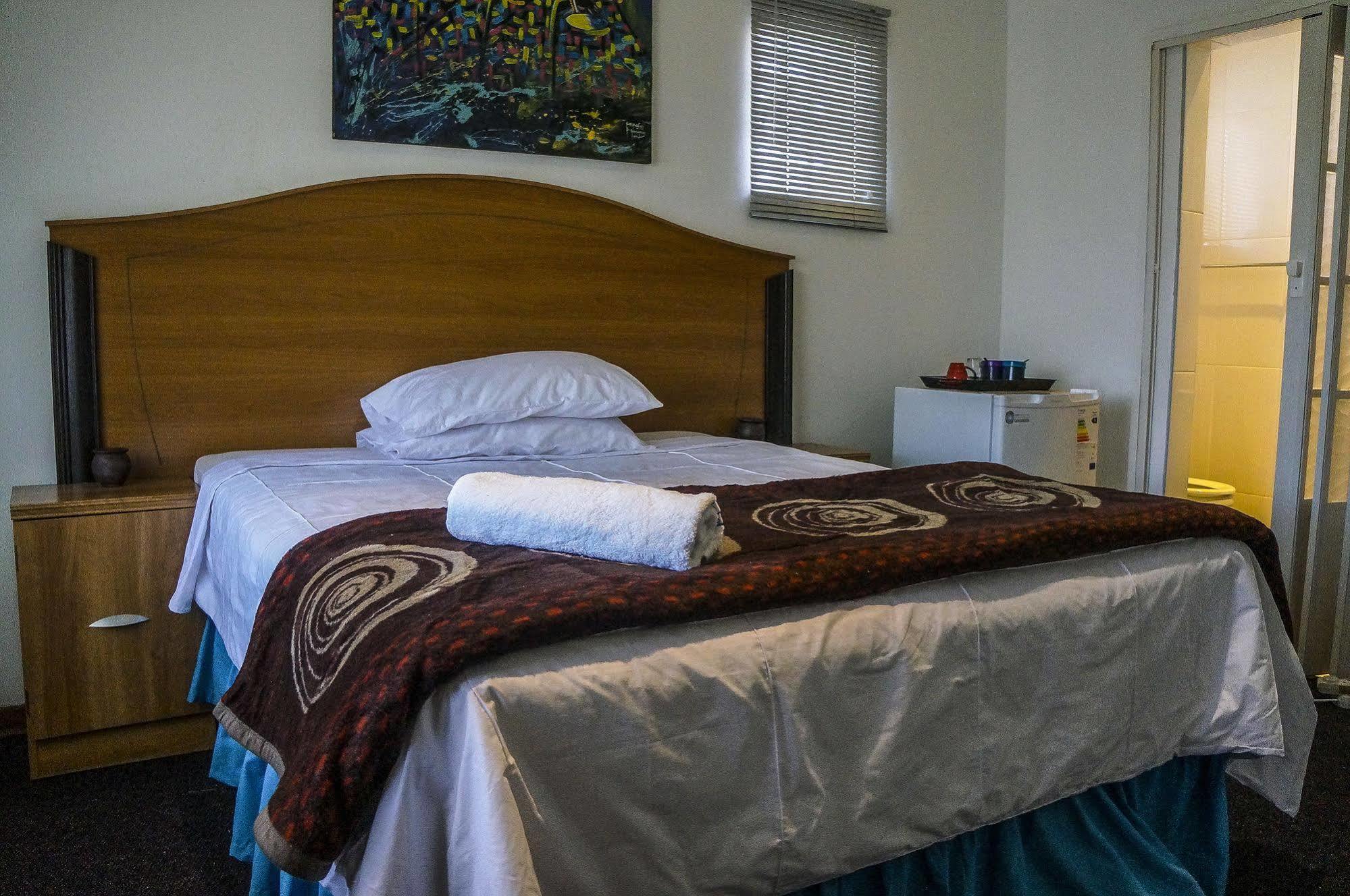 Acn International Regency Lodge Κέμπτον Παρκ Εξωτερικό φωτογραφία