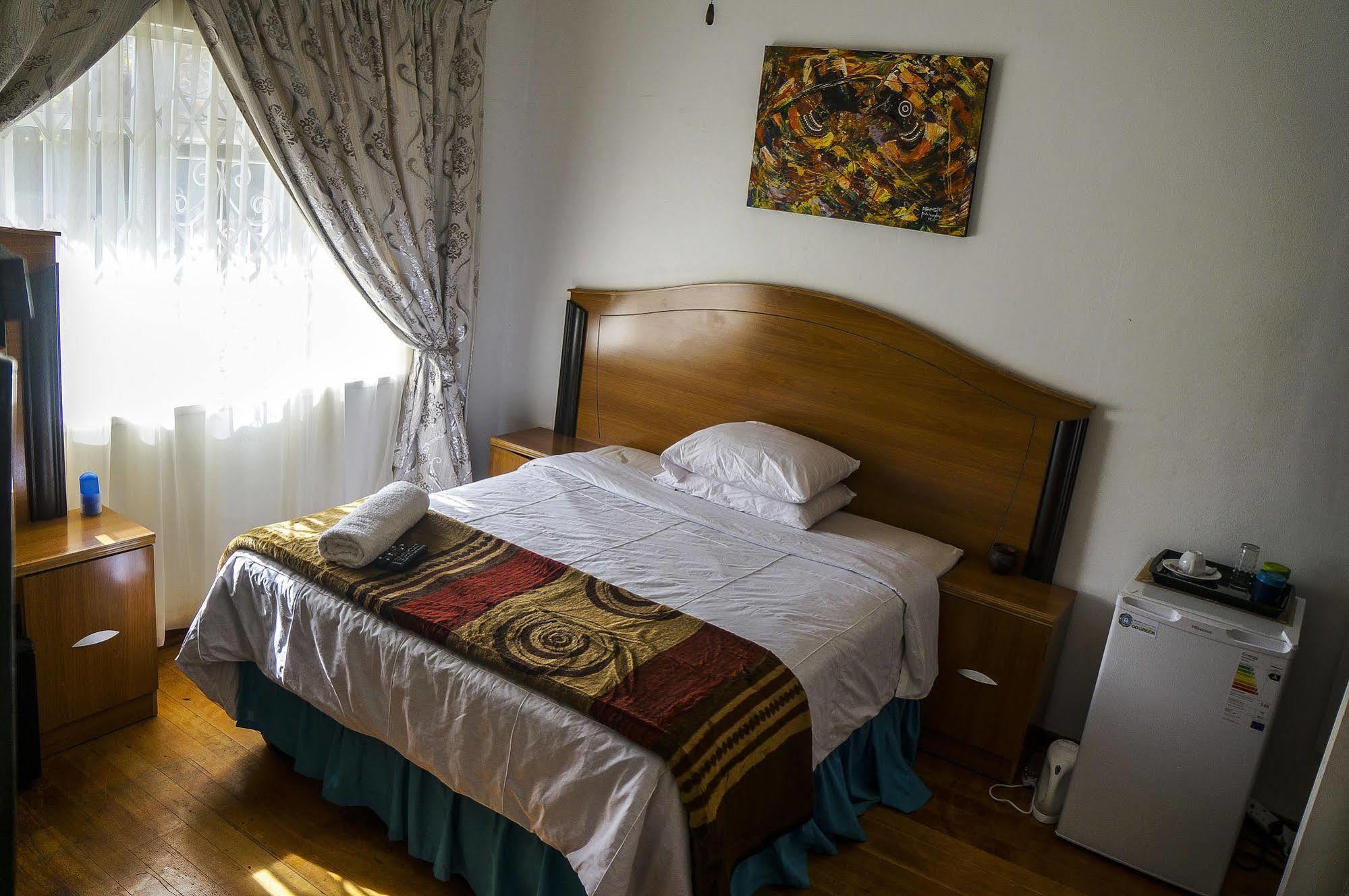Acn International Regency Lodge Κέμπτον Παρκ Εξωτερικό φωτογραφία