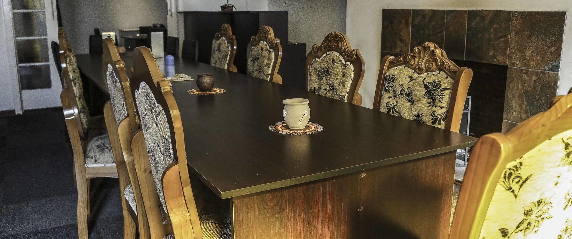 Acn International Regency Lodge Κέμπτον Παρκ Εξωτερικό φωτογραφία